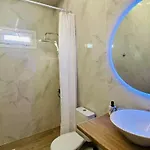 Boho Vibes Beachfront Detached House בית נופש