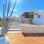 Boho Vibes Beachfront Detached House בית נופש