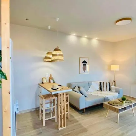 Boho Vibes Beachfront Detached House *
