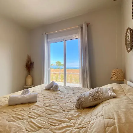 Boho Vibes Beachfront Detached House *