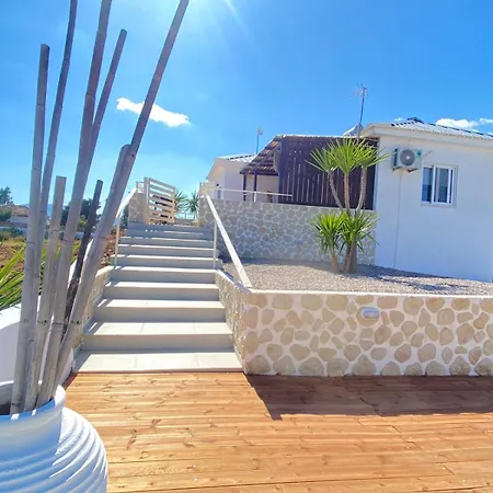 Boho Vibes Beachfront Detached House Casa de Férias