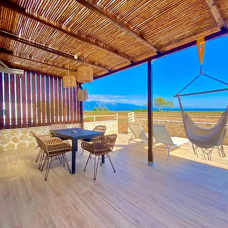 Boho Vibes Beachfront Detached House *