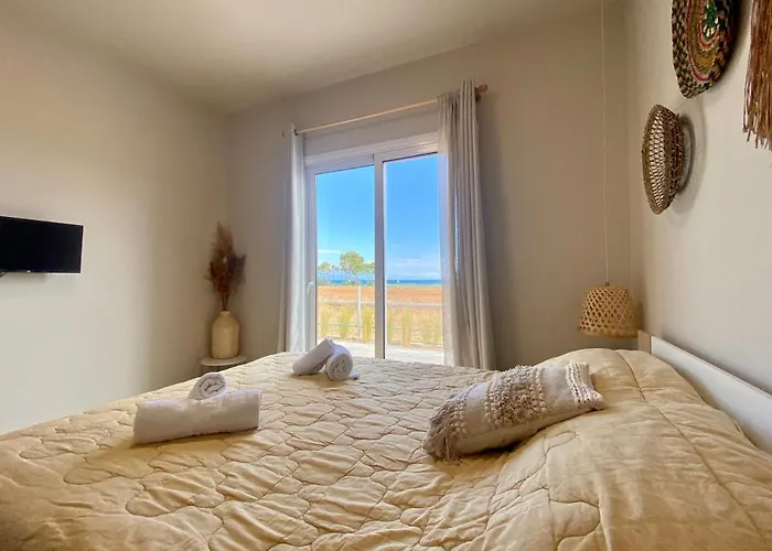 Boho Vibes Beachfront Detached House *