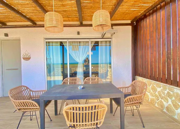 Casa de Férias Boho Vibes Beachfront Detached House Analipsis (Messinia)